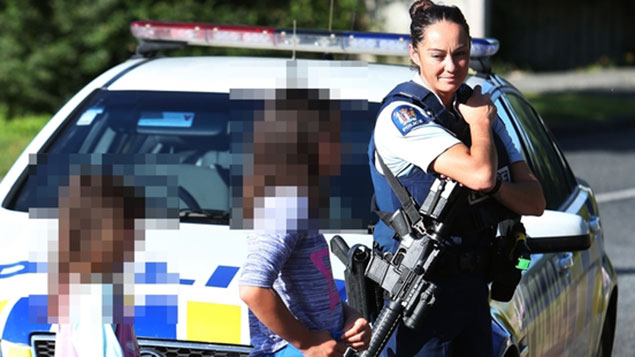Curious children chat with an armed police officer in Whangarei (NZME.)