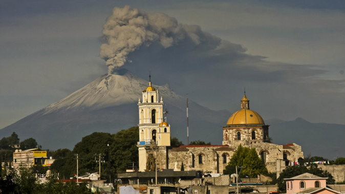 A plume of smoke rising from Popocatepetl (Getty Images) 
