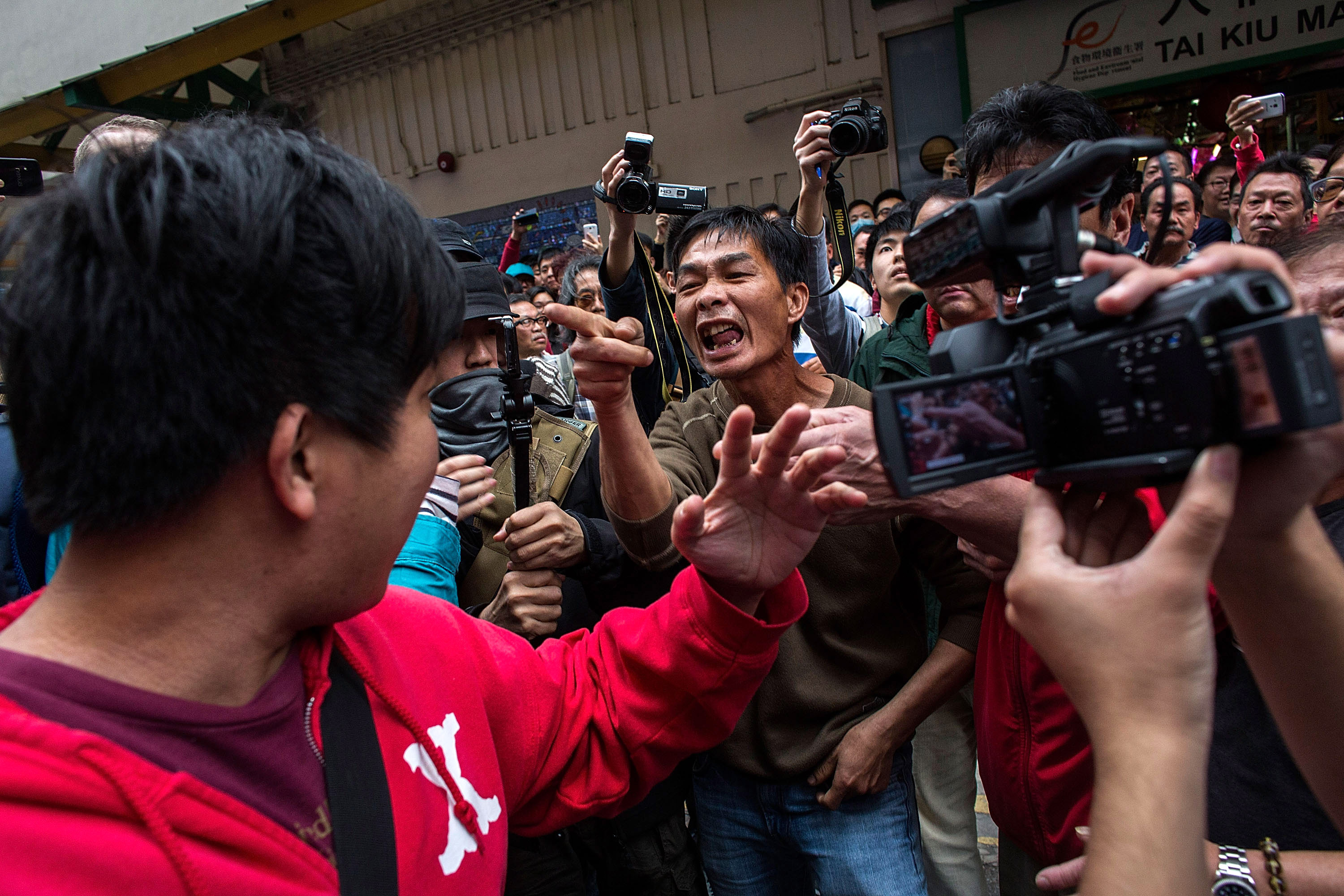  Protestors clash with pro-government supporters in Yuen Long during a rally against parallel-goods trading.