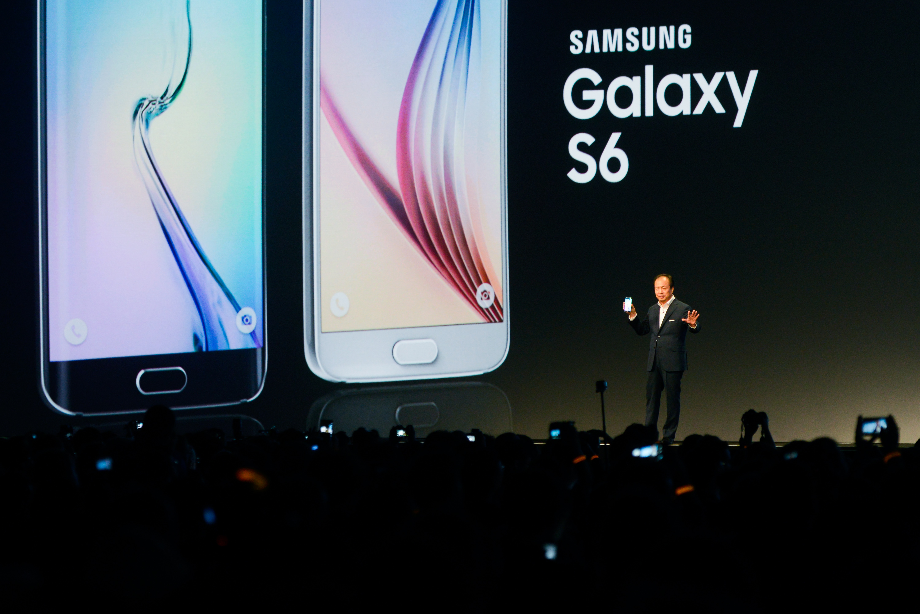  CEO and President of Samsung JK Shin presents the new Samsung Galaxy S6 during the Mobile World Congress.