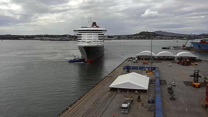 The Queen Mary II arriving at Auckland (Supplied) 