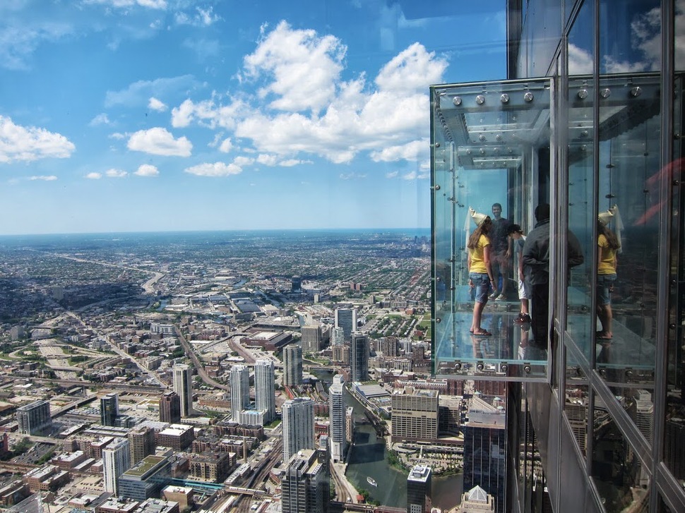 Skydecks at the top of the Willis (Sears) Tower, Chicago (Photo: blogspot.com)