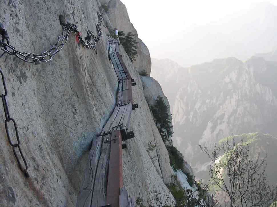 The Heavenly Stairs in China (Photo: Source: viralnova.com)