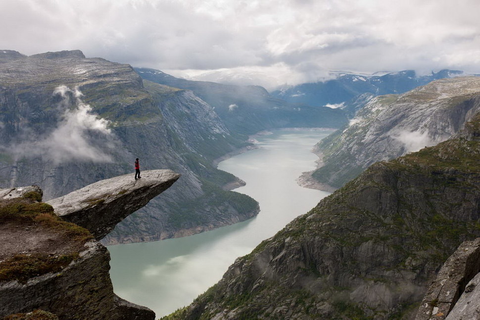 Trolltunga Cliff in Norway (Photo: thezooom.com)
