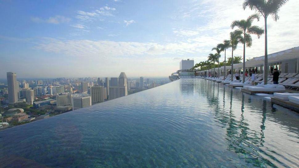 Rooftop swimming pool at the Marina Bay Sands Hotel in Singapore