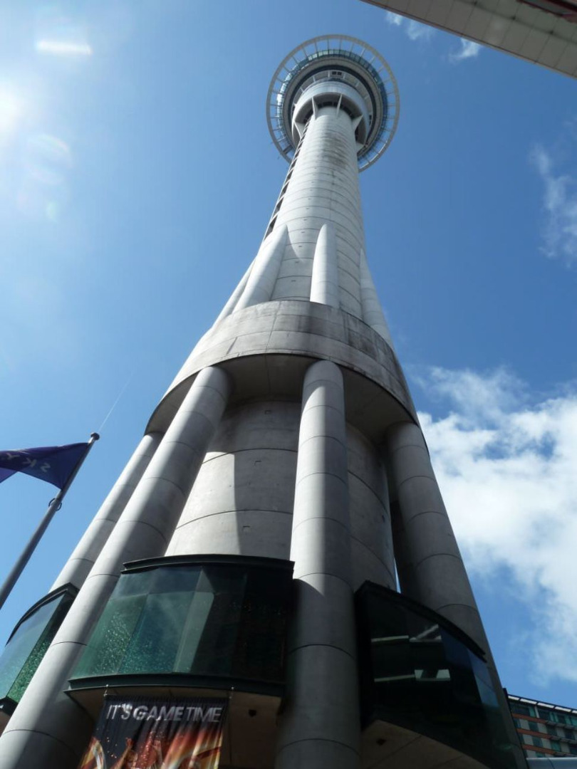 Sky Tower (Photo: images.travelpod.com)