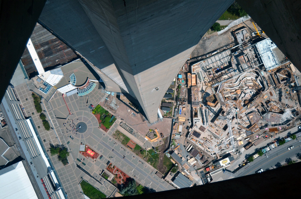 CN Tower in Toronto (Photo: gizmodo.com.au)