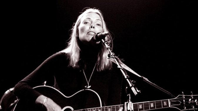 Joni Mitchell in 1976 (Getty Images) 