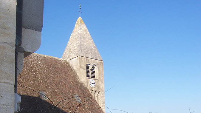 Sassenay Church (Wikipedia) 