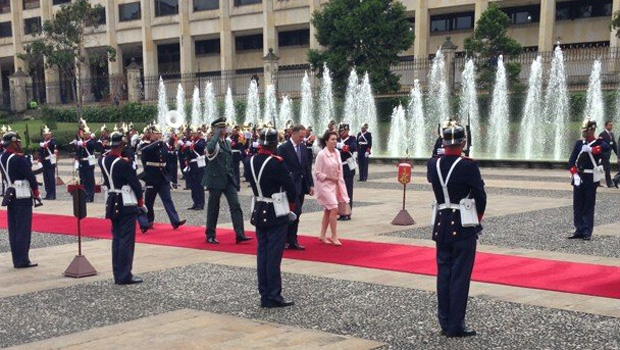 He has been welcomed to other nations in lavish state ceremonies. 