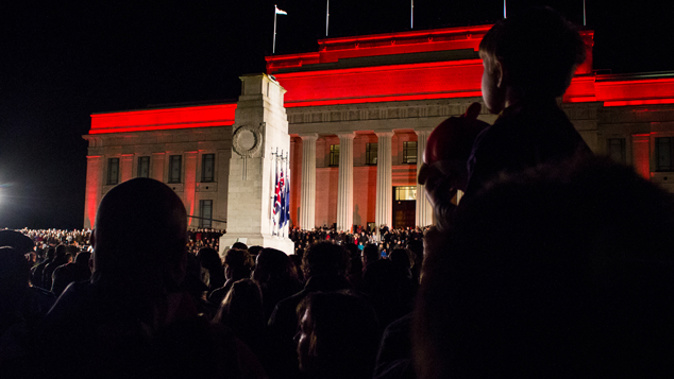 Crowds at the Auckland Domain for the Dawn Service (Edward Swift)