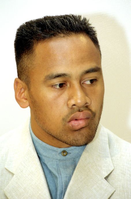 But then, the first tragedy. In 1997, Lomu announced he was suffering from a rare kidney disease.
