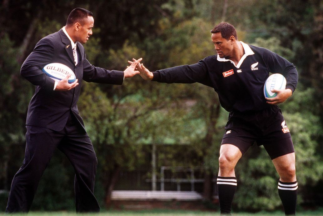 Lomu missed the 1997 Tri Nations, but his impact was already felt worldwide. Here he poses with a Madame Tussauds sculpture with that famous fend.