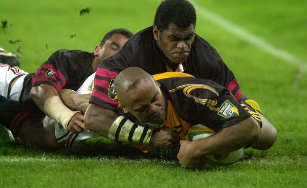 In 2000, Lomu switched franchises to the Hurricanes, where he would play for four seasons.