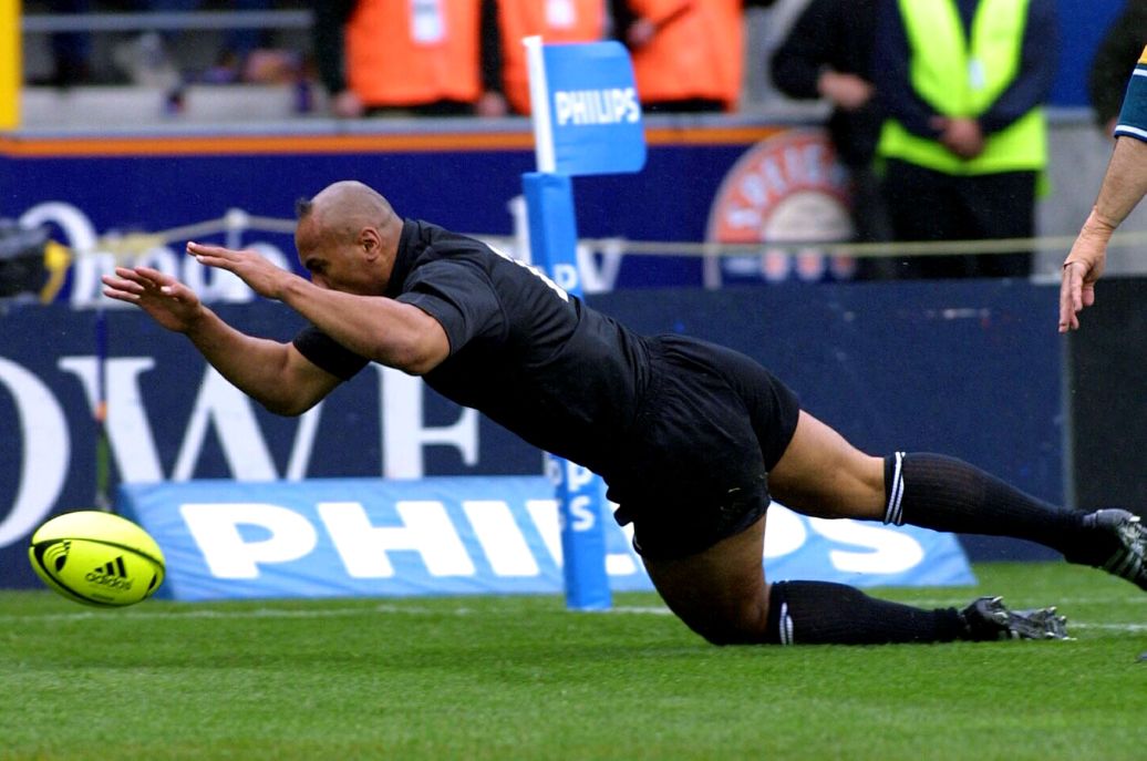 Lomu dived over to score in his 50th game, against Australia in the 2001 Bledisloe Cup.