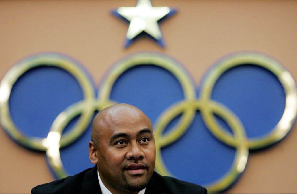 By November 2004, Lomu felt confident enough to return to rugby, announcing he was trying to return to competitive rugby.