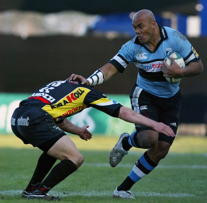 At the end of 2005, Lomu played his first of 10 games for Cardiff Blues. He scored one try in that time.