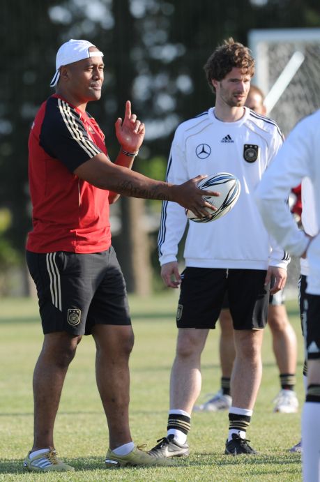 Lomu gave the German national rugby side a bit of assistance in 2010.