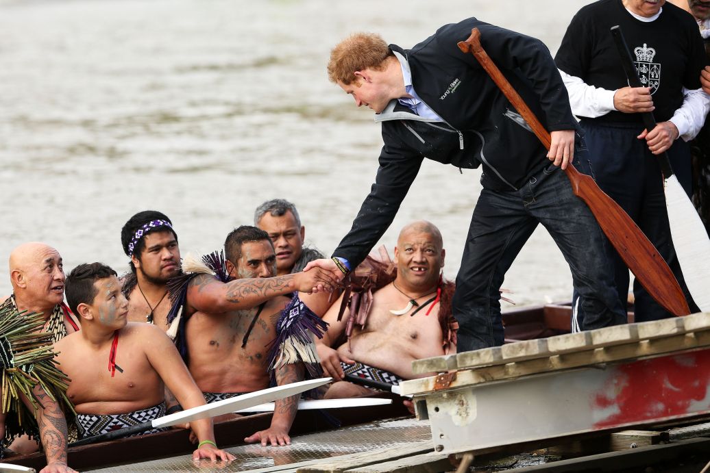 Prince Harry takes a Waka journey (traditional Maori Warcraft) on the Whanganui River / Photo: Getty Images