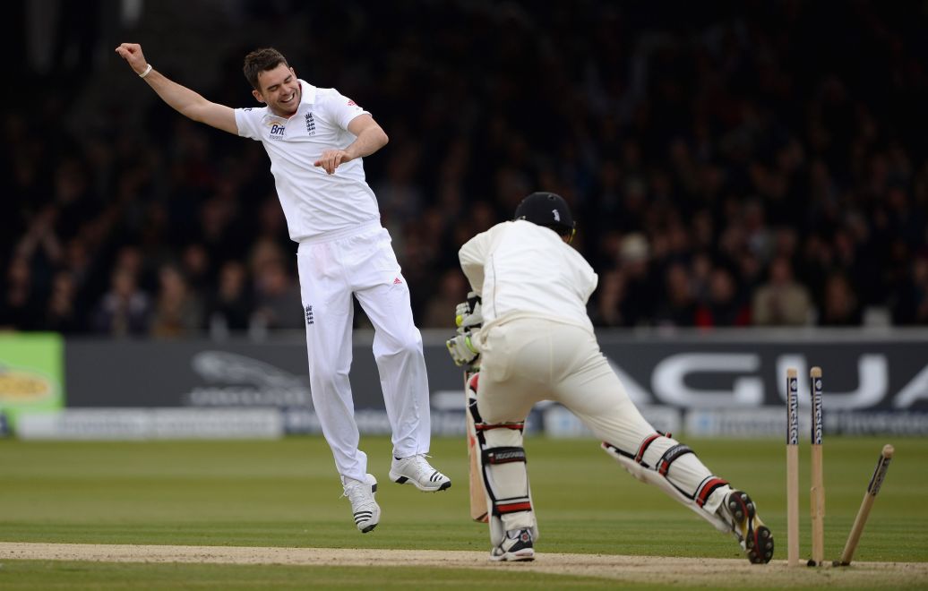 The Black Caps batsmen were unable to back it up, crumbling for 207 in response. Anderson took 5 for England. 