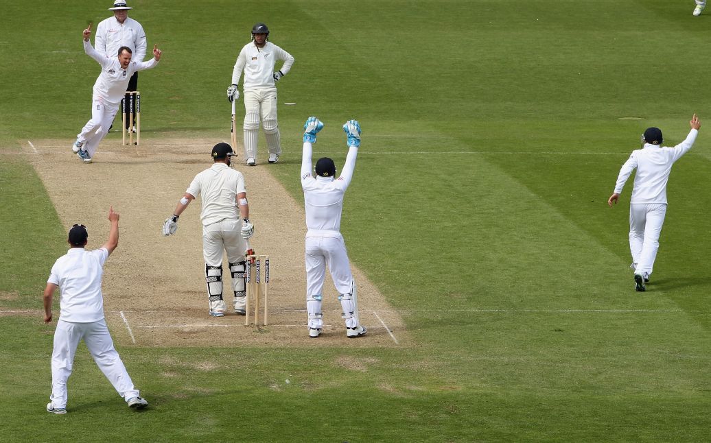 Graeme Swann took 6 to spin England to another huge victory. He finished with 10 for the match. 
