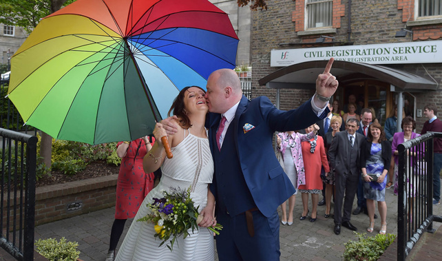 Newly married couple Anne Fox (nee Cole) and Vincent Fox kiss to celebrate their wedding and also show their support for the Yes campaign in favour of same-sex marriage (Getty Images)