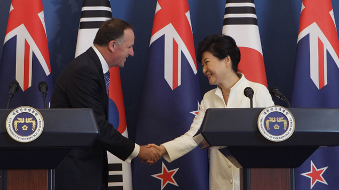 John Key shakes hands with South Korea's President Park Geun-Hye (Getty Images) 