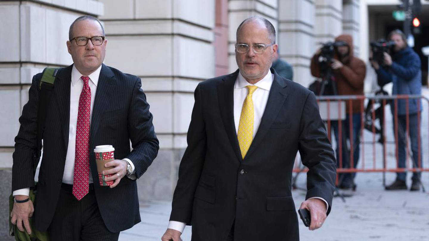 Attorneys of Oath Keepers leader Stewart Rhodes, James Lee Bright, left, and Phillip Linder, arrive at the Federal Courthouse during the Rhodes trial in Washington. ( AP Photo/Jose Luis Magana)
