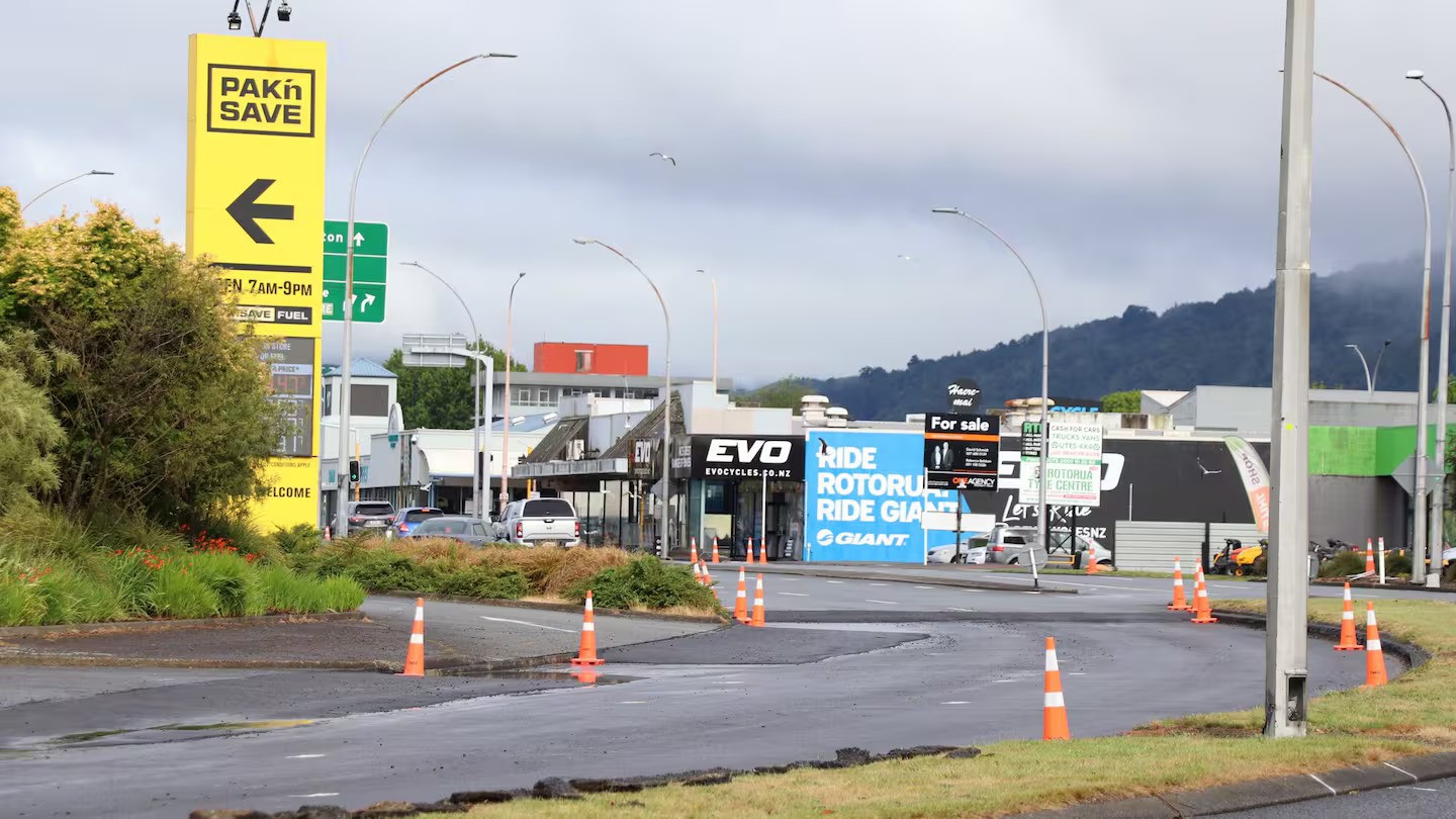 Four lanes of State Highway 30A had reopened on Tuesday morning after backlash over traffic chaos caused by roadworks on Monday. Photo / Ben Fraser