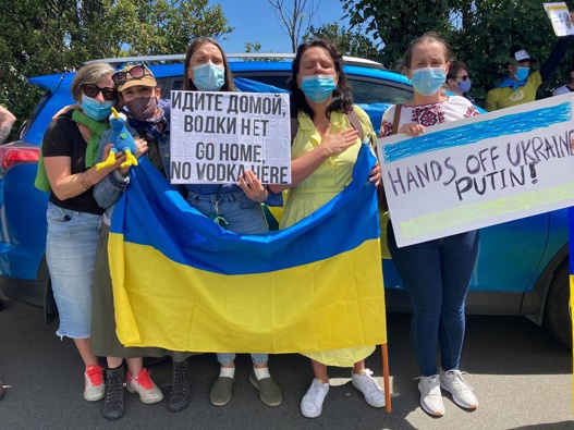 Protestors outside the Russian Embassy in Wellington. (Photo / Michael Neilson)