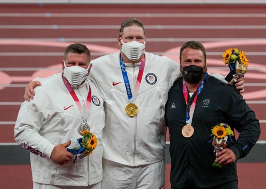 Joe Kovacs (L), Ryan Crouser (C) and Tom Walsh (R) celebrate their medals in Tokyo. Photo / Photosport