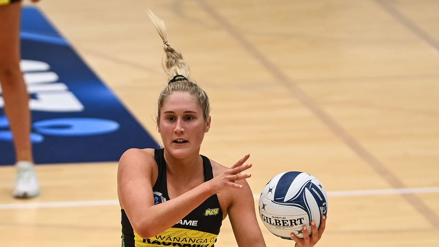 Central Pulse midcourter Maddy Gordon. Photo / photosport.nz