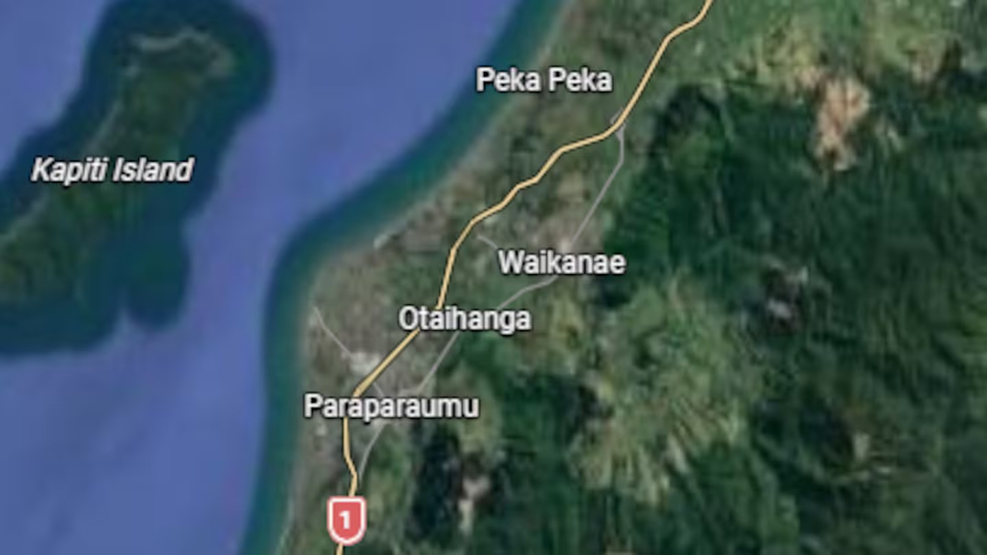 Three-vehicle crash blocks SH1 north of Wellington