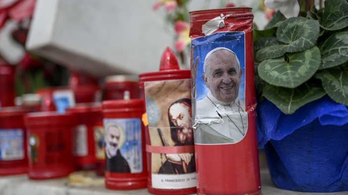 A candle with a portrait of Pope Francis is seen outside the Policlinico A. Gemelli Hospital. (Photo by Antonio Masiello/Getty Images)