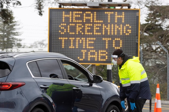 Eligible Kiwis are urged to get vaccinations and boosters as soon as possible. (Photo / Brett Phibbs)