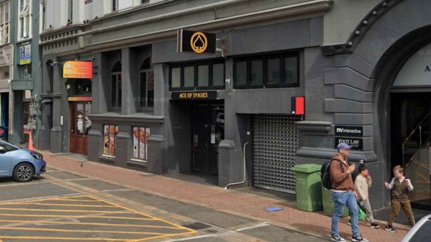 Man stabbed in Wellington bar fight