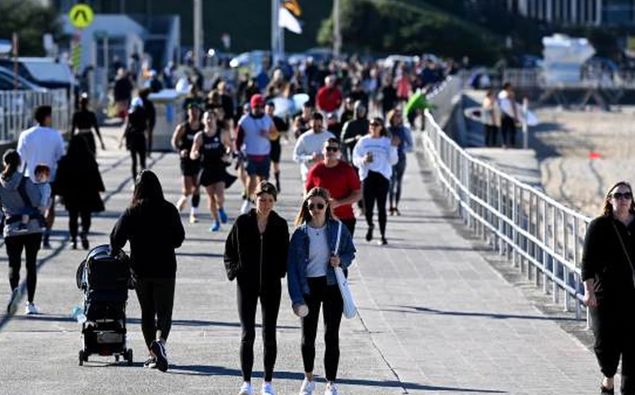People seen exercising at Bondi Beach in Sydney. (Photo / NCA NewsWire)