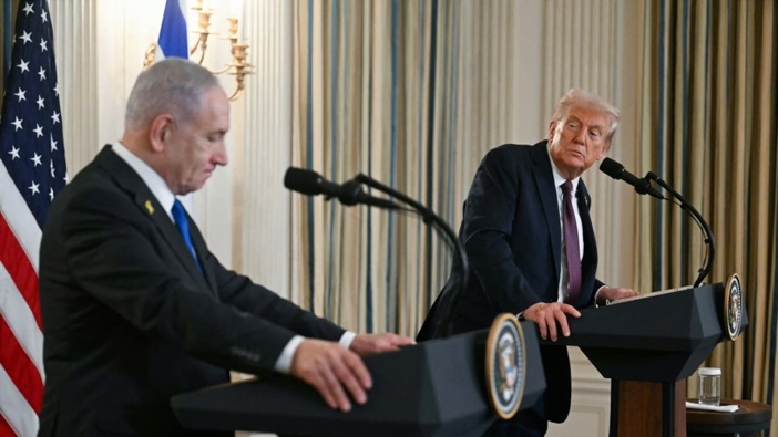 US President Donald Trump and Israeli Prime Minister Benjamin Netanyahu(L) participate in a press conference in the State Dining Room of the White House in Washington, DC on September 29, 2025. US President Donald Trump said on Monday that Washington was "very close" to securing peace in the Gaza war, after meeting with Israeli Prime Minister Benjamin Netanyahu and releasing a 20-point peace plan. (Photo by Jim WATSON / AFP)