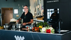 Kiwi chef Peter Gordon will close the doors on his Homeland restaurant.