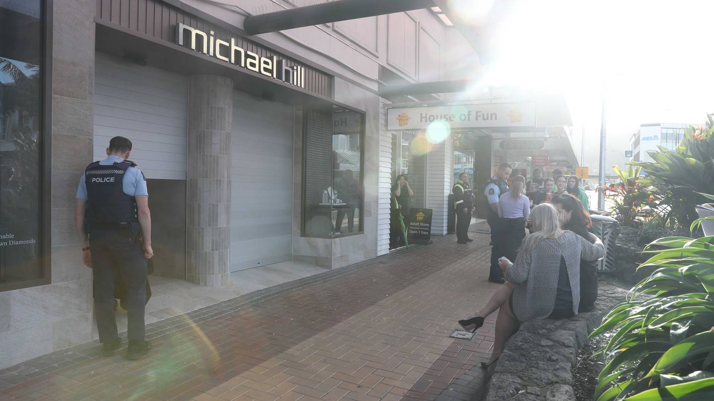 Police guard the scene of a reported aggravated robbery at Michael Hill Jeweller in Whangārei. Photo / Michael Cunningham