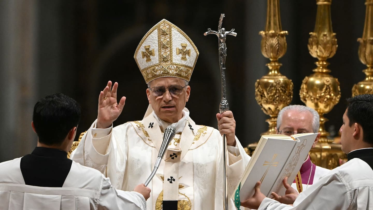 ‘Choose peace’: Pope marks first Easter under cloud of Mideast war