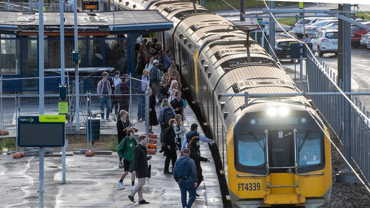 Passengers warned to head home as state of emergency declared across Wellington