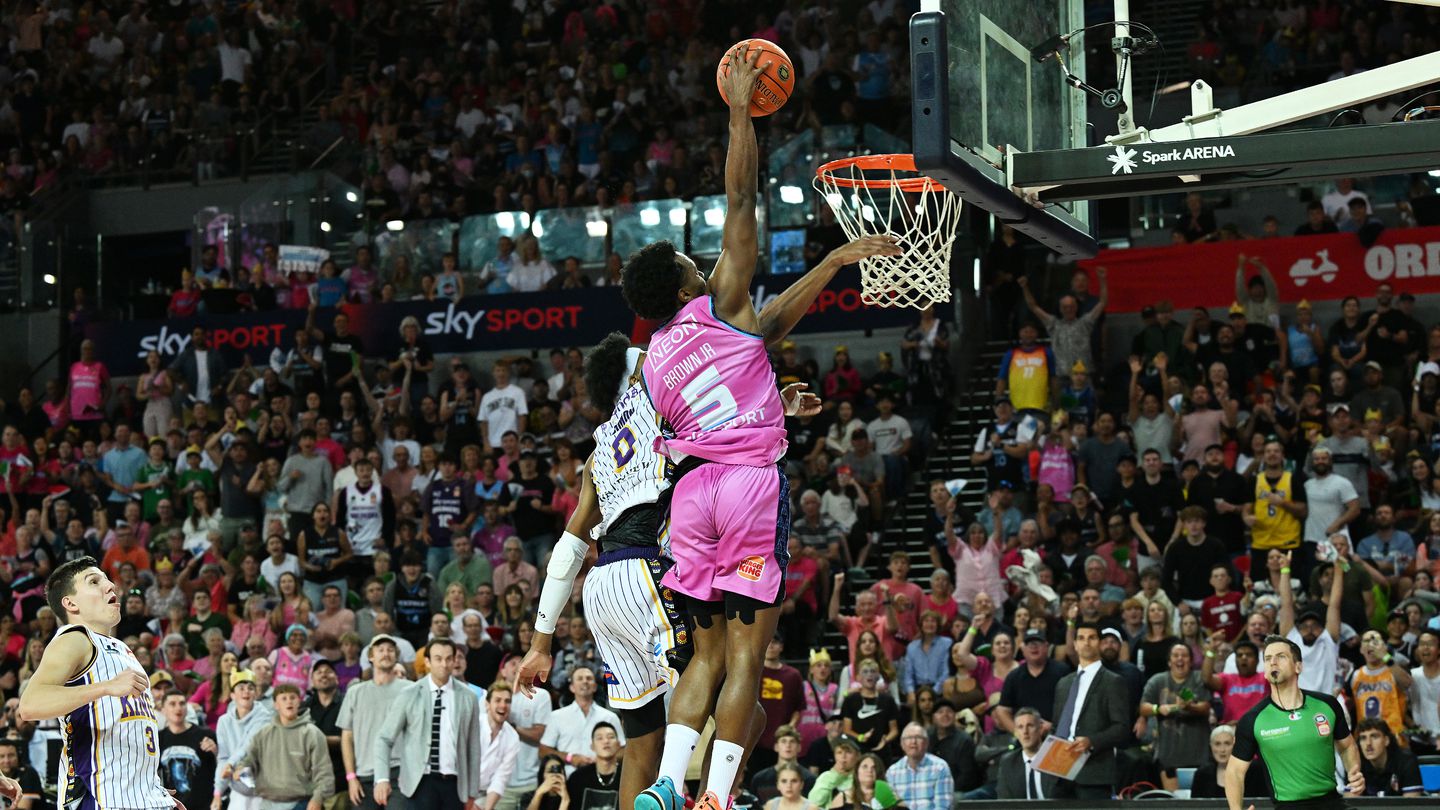 Breakers player Barry Brown Jr throws down a pivotal dunk against the Kings. Photo / Photosport