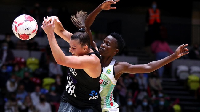 Gina Crampton of New Zealand and Bongiwe Msomi of South Africa collide. (Photo / Getty)