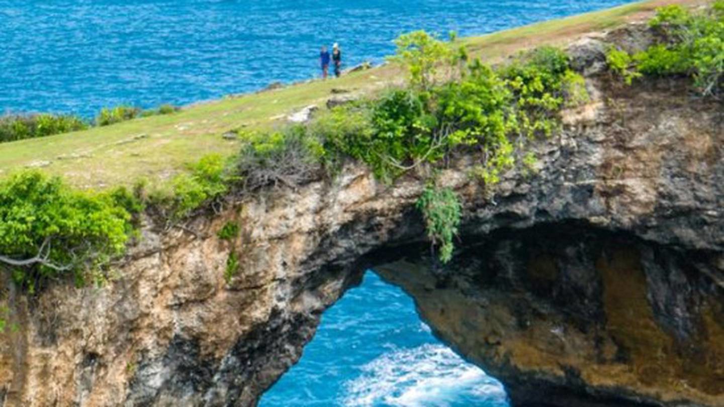 Tourist plunges off 40-metre cliff in Bali
