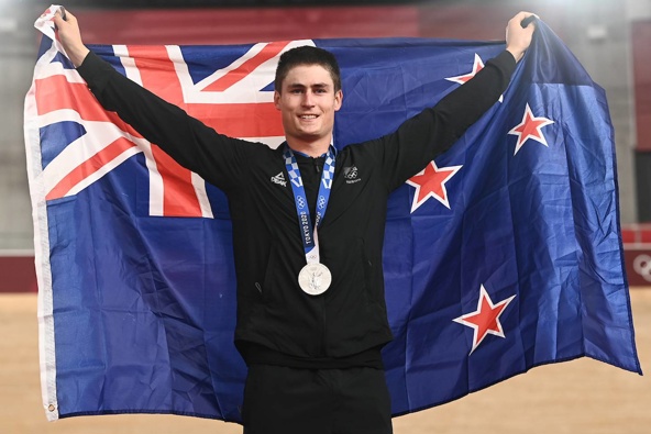 Campbell Stewart of New Zealand celebrates silver in the omnium. (Photo / Photosport)