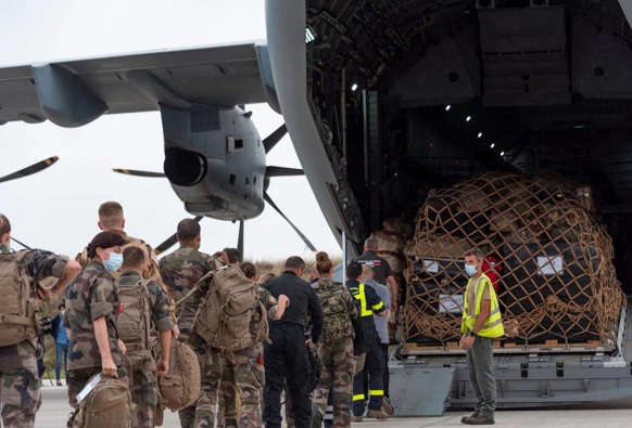 French soldiers prepare to board a military Airbus A400M to evacuate French citizens from Afghanistan. (Photo / via AP)