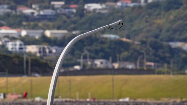 A broken street lamp in Evans Bay. Photo / Mark Mitchell