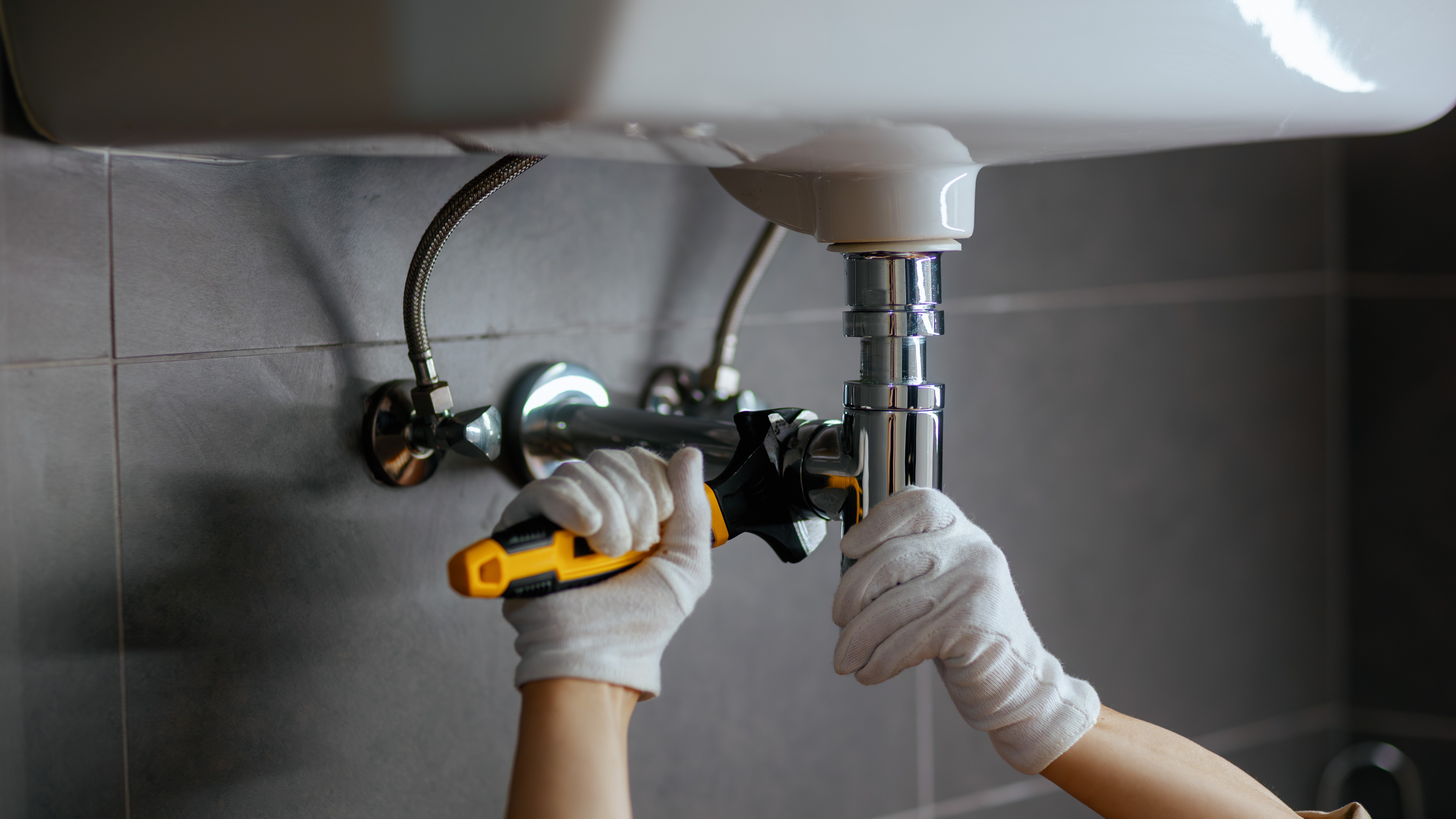 "Huge variety": Why one of NZ's only female plumbers loves her job 