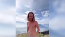 Watch: Naked 'nut job' bounced from Bali after disrespectful haka